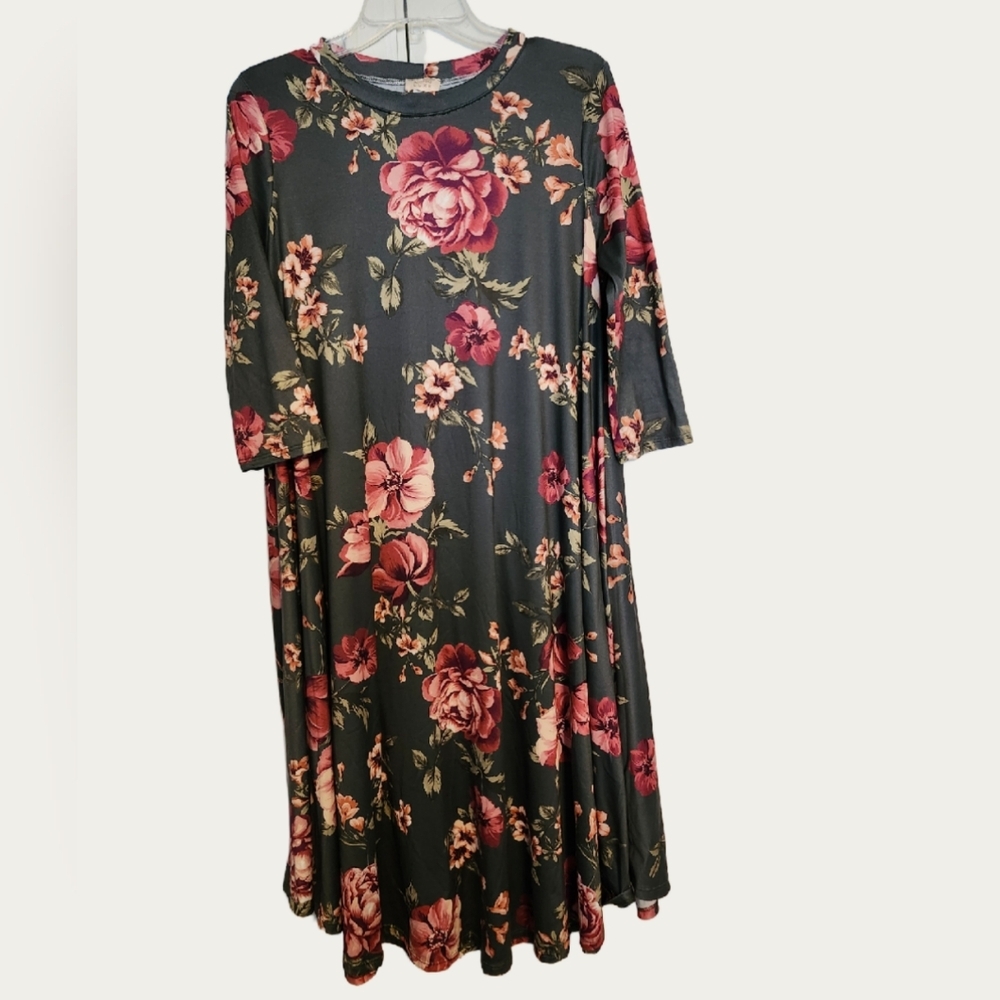 Iconic Luxe Dress - Picture 2 of 5